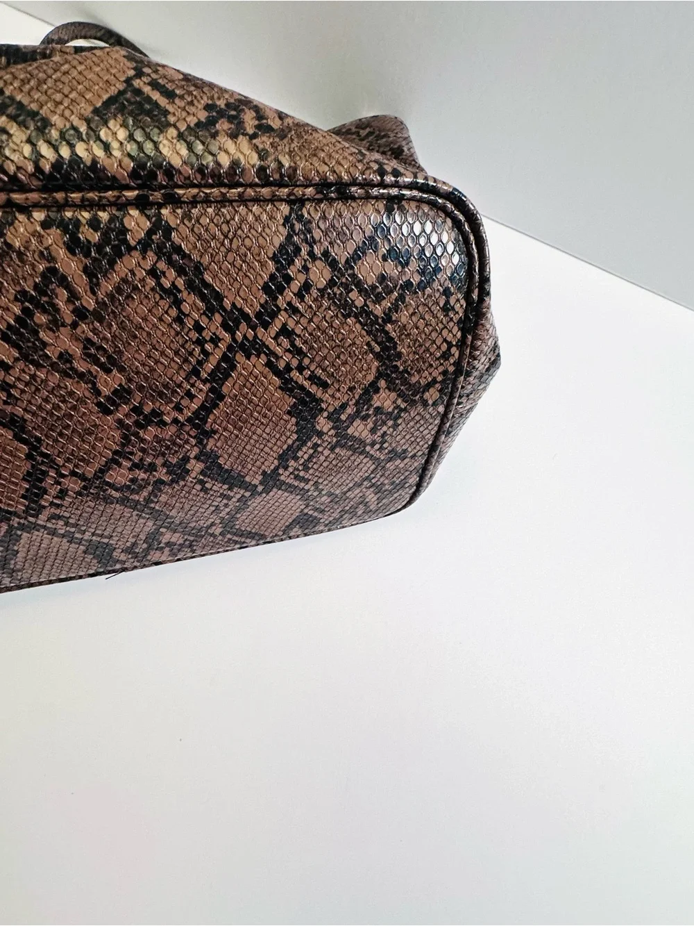 Steve Madden Wildly Chic Snake skin Style — Snakeskin-Print Tote 🐍✨2000s Glam